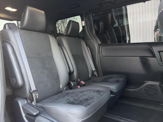 ヴォクシー ４ＷＤ　ＺＳキラメキ３　新品タイヤ／保証書／社外　１１インチ　ＳＤナビ／フリップダウンモニター　社外　１２．８インチ／トヨタセーフティセンス／両側電動スライドドア／車線逸脱防止支援システム／シート　ハーフレザー　バックカメラ（6枚目）