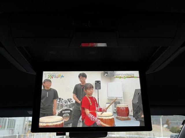 ヴォクシー ４ＷＤ　ＺＳキラメキ３　新品タイヤ／保証書／社外　１１インチ　ＳＤナビ／フリップダウンモニター　社外　１２．８インチ／トヨタセーフティセンス／両側電動スライドドア／車線逸脱防止支援システム／シート　ハーフレザー　バックカメラ（12枚目）