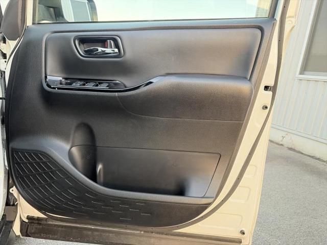 ヴォクシー ４ＷＤ　ＺＳキラメキ３　新品タイヤ／保証書／社外　１１インチ　ＳＤナビ／フリップダウンモニター　社外　１２．８インチ／トヨタセーフティセンス／両側電動スライドドア／車線逸脱防止支援システム／シート　ハーフレザー　バックカメラ（20枚目）