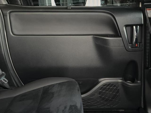 ヴォクシー ４ＷＤ　ＺＳキラメキ３　新品タイヤ／保証書／社外　１１インチ　ＳＤナビ／フリップダウンモニター　社外　１２．８インチ／トヨタセーフティセンス／両側電動スライドドア／車線逸脱防止支援システム／シート　ハーフレザー　バックカメラ（23枚目）