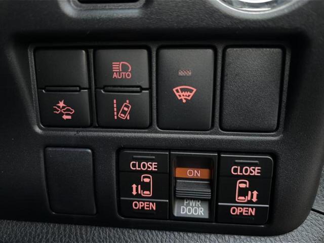 ヴォクシー ４ＷＤ　ＺＳキラメキ３　新品タイヤ／保証書／社外　１１インチ　ＳＤナビ／フリップダウンモニター　社外　１２．８インチ／トヨタセーフティセンス／両側電動スライドドア／車線逸脱防止支援システム／シート　ハーフレザー　バックカメラ（27枚目）