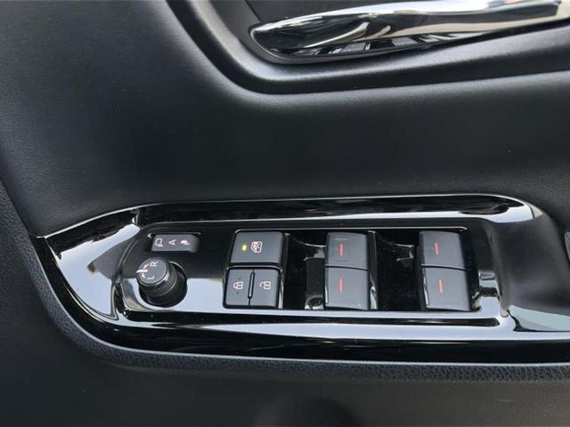 ヴォクシー ４ＷＤ　ＺＳキラメキ３　新品タイヤ／保証書／社外　１１インチ　ＳＤナビ／フリップダウンモニター　社外　１２．８インチ／トヨタセーフティセンス／両側電動スライドドア／車線逸脱防止支援システム／シート　ハーフレザー　バックカメラ（28枚目）