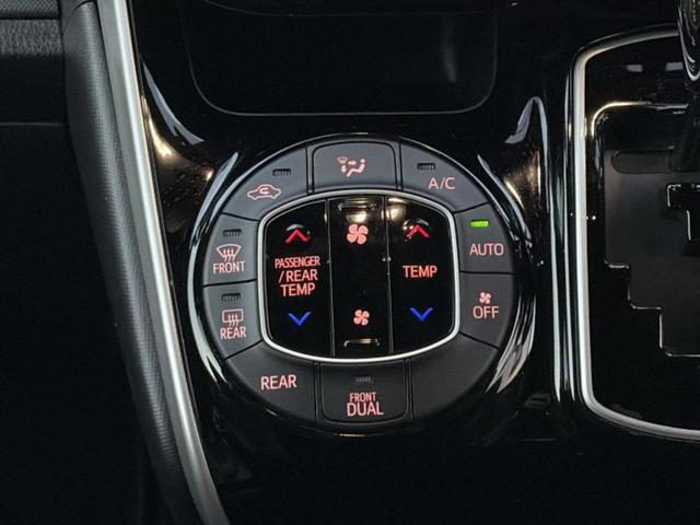 ヴォクシー ４ＷＤ　ＺＳキラメキ３　新品タイヤ／保証書／社外　１１インチ　ＳＤナビ／フリップダウンモニター　社外　１２．８インチ／トヨタセーフティセンス／両側電動スライドドア／車線逸脱防止支援システム／シート　ハーフレザー　バックカメラ（29枚目）