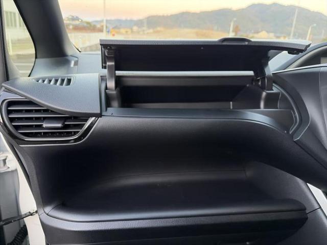 ヴォクシー ４ＷＤ　ＺＳキラメキ３　新品タイヤ／保証書／社外　１１インチ　ＳＤナビ／フリップダウンモニター　社外　１２．８インチ／トヨタセーフティセンス／両側電動スライドドア／車線逸脱防止支援システム／シート　ハーフレザー　バックカメラ（36枚目）