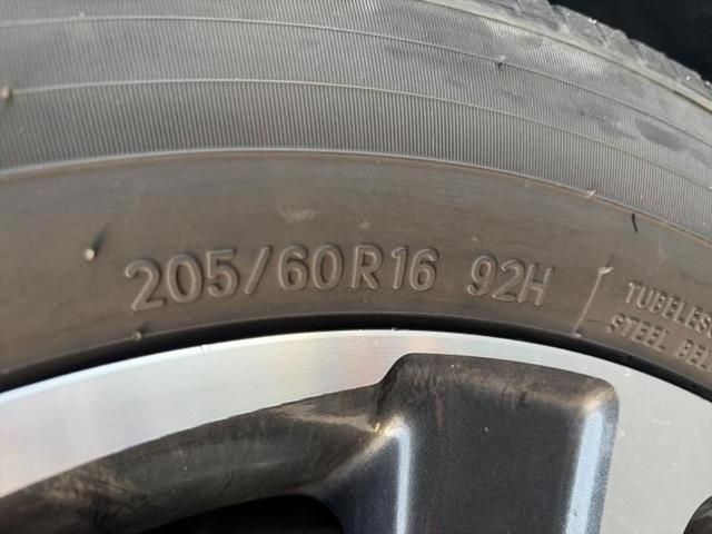 ヴォクシー ４ＷＤ　ＺＳキラメキ３　新品タイヤ／保証書／社外　１１インチ　ＳＤナビ／フリップダウンモニター　社外　１２．８インチ／トヨタセーフティセンス／両側電動スライドドア／車線逸脱防止支援システム／シート　ハーフレザー　バックカメラ（48枚目）