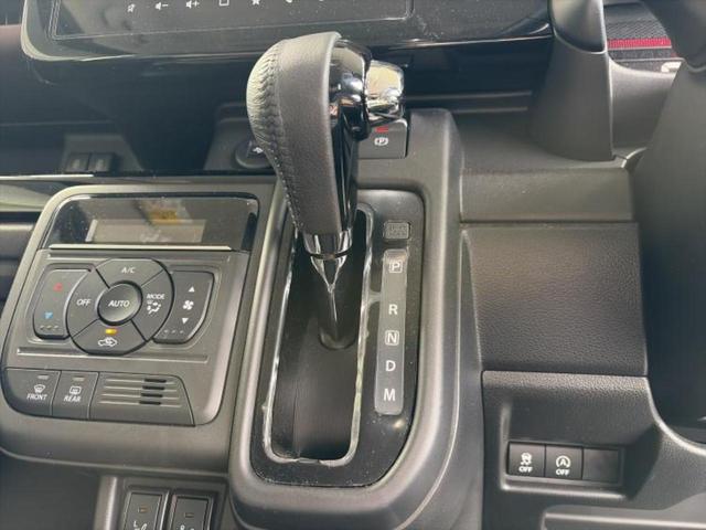 スペーシアカスタム ハイブリッドXSターボ 新品タイヤ/保証書/純正 9インチ SDナビ/デュアルカメラブレーキサポート(スズキ)/両側電動スライドドア/シートヒーター 前席/全方位モニター用カメラ/車線逸脱防止支援システム 全周囲カメラ(17枚目)