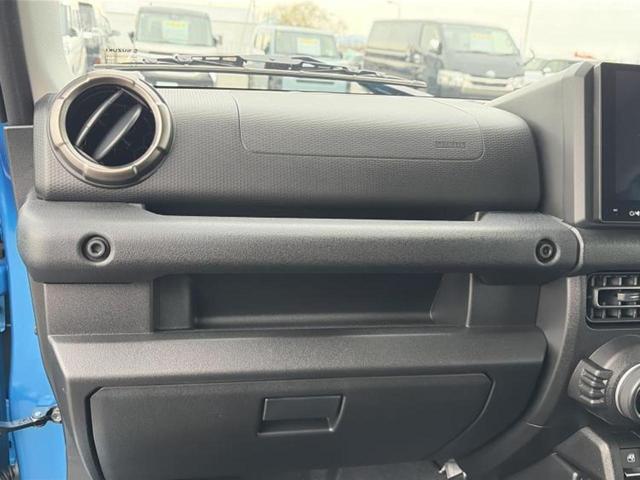 ジムニー ４ＷＤ　ＸＣ　保証書／ディスプレイオーディオ９インチ／セーフティサポート（スズキ）／シートヒーター　前席／車線逸脱防止支援システム／ヘッドランプ　ＬＥＤ／Ｂｌｕｅｔｏｏｔｈ接続／ＥＢＤ付ＡＢＳ　衝突被害軽減システム（28枚目）