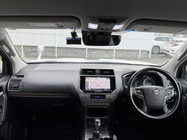 ランドクルーザープラド ４ＷＤ　ＴＸ　Ｌパッケージ　社外　８インチ　ＳＤナビ／フリップダウンモニター　社外　１０．１インチ／トヨタセーフティセンス／シートヒーター　前席／シート　フルレザー／ヘッドランプ　ＬＥＤ／Ｂｌｕｅｔｏｏｔｈ接続／ＥＴＣ　革シート（4枚目）