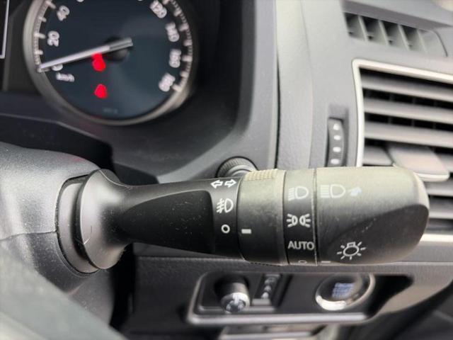 ランドクルーザープラド ４ＷＤ　ＴＸ　Ｌパッケージ　社外　８インチ　ＳＤナビ／フリップダウンモニター　社外　１０．１インチ／トヨタセーフティセンス／シートヒーター　前席／シート　フルレザー／ヘッドランプ　ＬＥＤ／Ｂｌｕｅｔｏｏｔｈ接続／ＥＴＣ　革シート（17枚目）