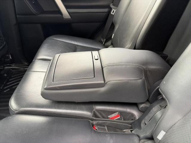 ランドクルーザープラド ４ＷＤ　ＴＸ　Ｌパッケージ　社外　８インチ　ＳＤナビ／フリップダウンモニター　社外　１０．１インチ／トヨタセーフティセンス／シートヒーター　前席／シート　フルレザー／ヘッドランプ　ＬＥＤ／Ｂｌｕｅｔｏｏｔｈ接続／ＥＴＣ　革シート（32枚目）