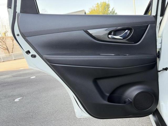 エクストレイル ４ＷＤ２０Ｘ　保証書／純正　ＳＤナビ／インテリジェントルームミラー／アラウンドビューモニター／シート　撥水加工／電動バックドア／ヘッドランプ　ＬＥＤ／Ｂｌｕｅｔｏｏｔｈ接続／ＥＴＣ／ＥＢＤ付ＡＢＳ　全周囲カメラ（23枚目）