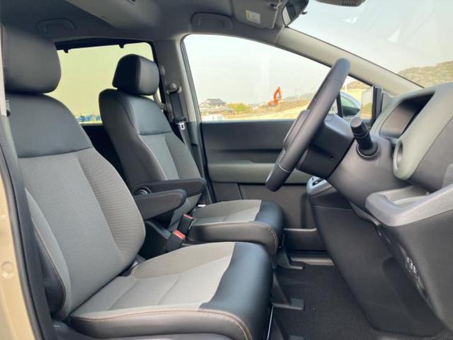 フリード クロスター　保証書／純正　８インチ　ナビ／ホンダセンシング／両側電動スライドドア／シートヒーター　前席／車線逸脱防止支援システム／シート　ハーフレザー／登録済未使用車／ヘッドランプ　ＬＥＤ　衝突被害軽減システム（5枚目）