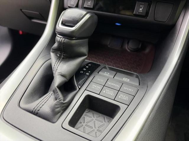 RAV4 4WD G 保証書/純正 9インチ ナビ/トヨタセーフティセンス/シートヒーター 前席/車線逸脱防止支援システム/シート 合皮/電動バックドア/ヘッドランプ LED/Bluetooth接続/ETC バックカメラ(18枚目)