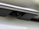 車庫入れや狭い場所での運転をサポートするバックカメラが装着されています。後方の状況を把握しやすく、スムーズな運転を支援します。