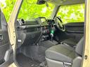 視界の良いフロントガラスと、広々とした室内空間が一体感を演出。運転に集中できる環境が整っています。