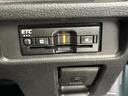 ETC車載器搭載で、高速道路の料金所をスムーズに通過できます。スマートインターチェンジにも対応しており、スムーズな移動をサポートします。
