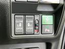 料金所ではETC車載器を利用して通過でき、高速道路のお出かけをスムーズにサポートします。遠出や通勤など、高速道路を利用する機会のある方にも便利な装備です。