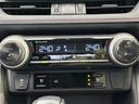 運転席と助手席で温度設定が可能なデュアルエアコン。快適な車内環境を維持し、長距離ドライブでも疲れにくいです。