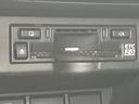 ETC車載器を備えており、対応する料金所ではETCを利用した通過が可能です。高速道路を利用する機会の多い方にも便利で、料金所での支払いをスムーズにサポートします。