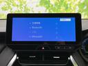 交通情報やBluetooth、USB、Miracastなどの選択項目が並び、用途に合わせて確認しやすい画面です。必要な項目を見つけやすく、普段使いからお出かけまで、車内で便利に活用できます。