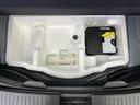 荷室床下には区画を備えた収納スペースがあり、付属の機器類もまとめて収められています。荷室の床面を活用しながら、小物を整理して積み込めます。