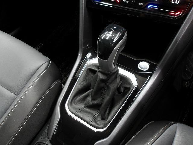 Ｔ－ロック ＴＤＩ　スタイル　ディーゼルターボ　正規認定中古車　ディーラー保証１年付き　Ａクルコン　盗難防止システム　横滑り防止装置　エアバッグ　エアコン　パワーステアリング　メモリーナビ　キーレスエントリー　ＬＫＡ　ＡＢＳ（11枚目）