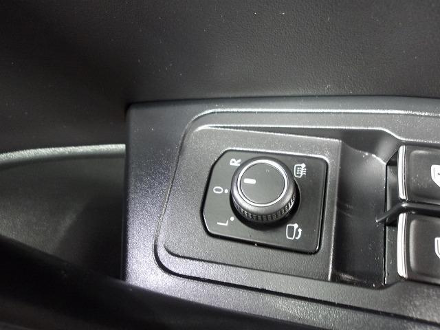 Ｔ－ロック ＴＤＩ　スタイル　ディーゼルターボ　正規認定中古車　ディーラー保証１年付き　Ａクルコン　盗難防止システム　横滑り防止装置　エアバッグ　エアコン　パワーステアリング　メモリーナビ　キーレスエントリー　ＬＫＡ　ＡＢＳ（16枚目）