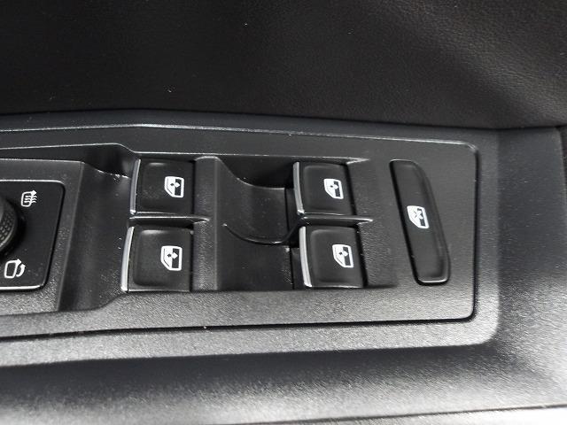 Ｔ－ロック ＴＤＩ　スタイル　ディーゼルターボ　正規認定中古車　ディーラー保証１年付き　Ａクルコン　盗難防止システム　横滑り防止装置　エアバッグ　エアコン　パワーステアリング　メモリーナビ　キーレスエントリー　ＬＫＡ　ＡＢＳ（17枚目）