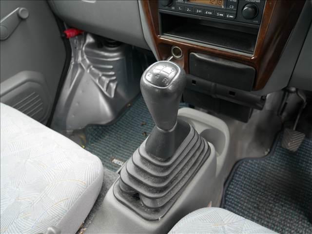 ミニキャブバン ハイルーフ　ＣＤ　ハイルーフ　ファブリックシート　純正ＣＤ　禁煙車（12枚目）