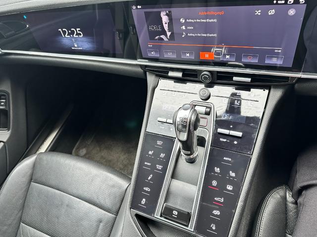 パナメーラ ９７１仕様　ベースグレード　リヤモニター　ベースグレード（４名）９７１仕様・純正リヤモニター・３６００ＣＣ・安心のバネサス（16枚目）