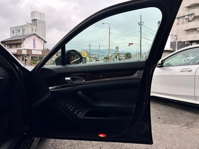 パナメーラ ９７１仕様　ベースグレード　リヤモニター　ベースグレード（４名）９７１仕様・純正リヤモニター・３６００ＣＣ・安心のバネサス（20枚目）