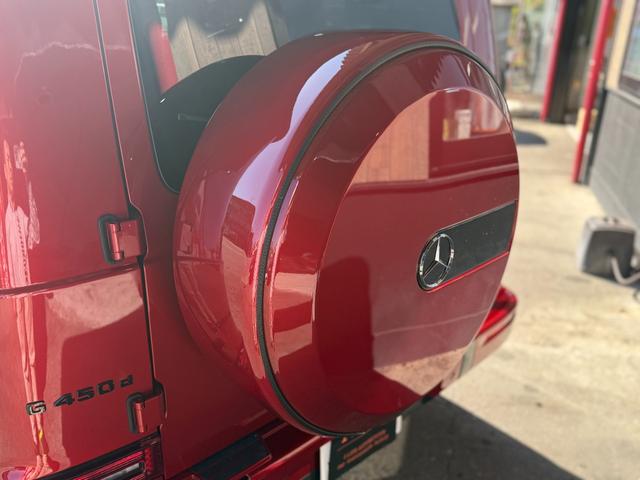 Ｇクラス Ｇ４５０ｄ　ＡＭＧラインＰＫＧ・ナイトＰＫＧ・マヌプラス　ＡＭＧライン・ナイトパッケージ・ＭＡＮＵＦＡＫＴＵＲヒヤシンスレッド・ＭＡＮＵＦＡＫＴＵＲプログラム・ＭＡＮＵＦＡＫＴＵＲプログラムプラス・ＭＡＮＵＦＡＫＴＵＲボディ同色スペアタイヤリング・デジタル（10枚目）