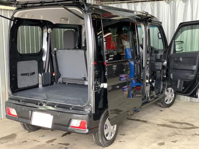 ハイゼットカーゴ クルーズ　届出済未使用車　衝突軽減ブレーキ　新品純正マット　バイザー　ナンバーフレーム　荷台マット　ディスプレイオーディオ　Ｂｌｕｅｔｏｏｔｈ対応　ＤＶＤ再生　バックカメラ　カラーパック　スマートキー（21枚目）