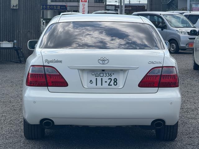 クラウン ロイヤルサルーン　クリアランスソナー　オートクルーズコントロール　ナビ　アルミホイール　オートライト　ＨＩＤ　ＡＴ　スマートキー　電動格納ミラー　盗難防止システム　パワーシート　ＣＤ　ＭＤ　衝突安全ボディ　ＡＢＳ（15枚目）