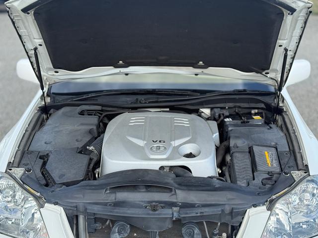 クラウン ロイヤルサルーン　クリアランスソナー　オートクルーズコントロール　ナビ　アルミホイール　オートライト　ＨＩＤ　ＡＴ　スマートキー　電動格納ミラー　盗難防止システム　パワーシート　ＣＤ　ＭＤ　衝突安全ボディ　ＡＢＳ（20枚目）