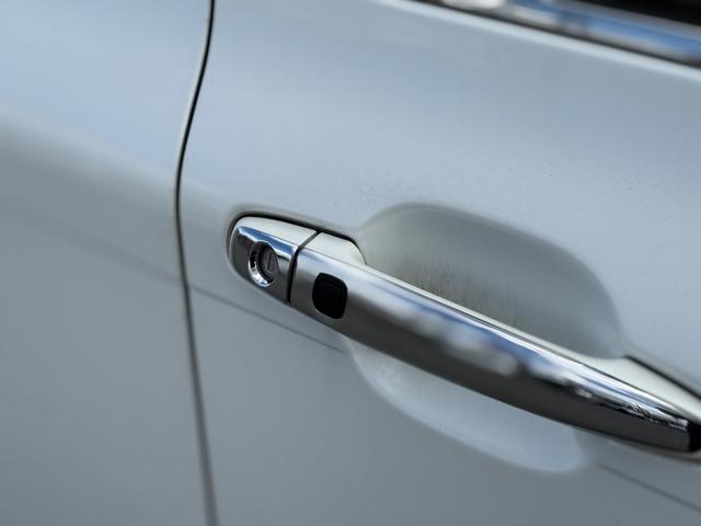 クラウン ロイヤルサルーン　クリアランスソナー　オートクルーズコントロール　ナビ　アルミホイール　オートライト　ＨＩＤ　ＡＴ　スマートキー　電動格納ミラー　盗難防止システム　パワーシート　ＣＤ　ＭＤ　衝突安全ボディ　ＡＢＳ（26枚目）