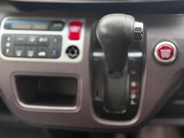 N-ONE プレミアム 衝突被害軽減システム HID スマートキー アイドリングストップ ベンチシート CVT 盗難防止システム ABS ESC アルミホイール 衝突安全ボディ エアコン パワーステアリング パワーウィンドウ(4枚目)