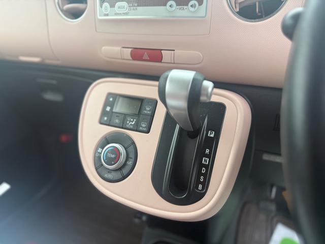 ミラココア ココアプラスX LEDヘッドランプ スマートキー アイドリングストップ ベンチシート CVT 盗難防止システム ABS CD ミュージックプレイヤー接続可 ルーフレール 衝突安全ボディ エアコン パワーステアリング(4枚目)