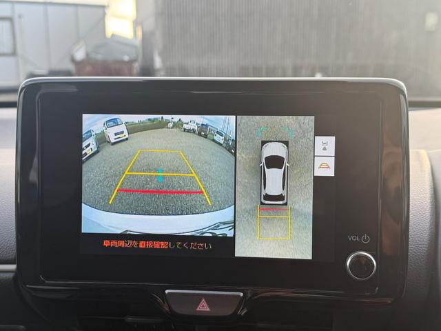 ヤリス ハイブリッドＺ　全周囲カメラ　ナビ　クリアランスソナー　オートクルーズコントロール　衝突被害軽減システム　アルミホイール　ＬＥＤヘッドランプ　スマートキー　電動格納ミラー　シートヒーター　ＣＶＴ　盗難防止システム（3枚目）