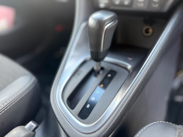 ヤリス ハイブリッドＺ　全周囲カメラ　ナビ　クリアランスソナー　オートクルーズコントロール　衝突被害軽減システム　アルミホイール　ＬＥＤヘッドランプ　スマートキー　電動格納ミラー　シートヒーター　ＣＶＴ　盗難防止システム（6枚目）