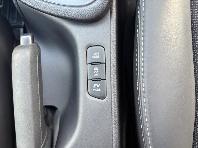 ヤリス ハイブリッドＺ　全周囲カメラ　ナビ　クリアランスソナー　オートクルーズコントロール　衝突被害軽減システム　アルミホイール　ＬＥＤヘッドランプ　スマートキー　電動格納ミラー　シートヒーター　ＣＶＴ　盗難防止システム（7枚目）