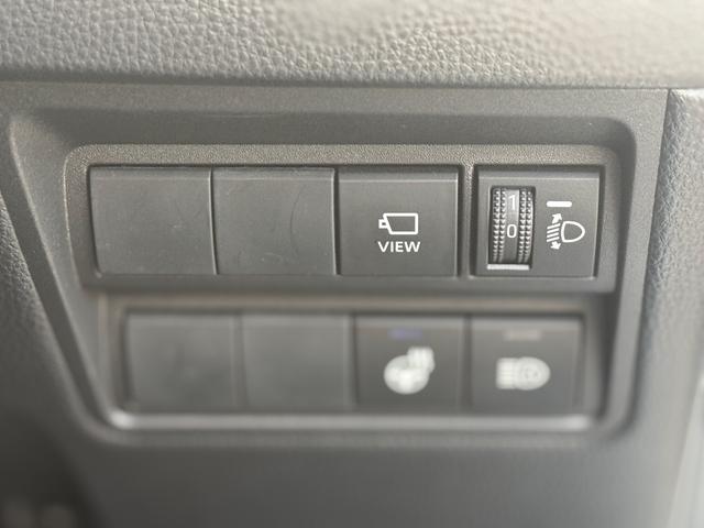 ヤリス ハイブリッドＺ　全周囲カメラ　ナビ　クリアランスソナー　オートクルーズコントロール　衝突被害軽減システム　アルミホイール　ＬＥＤヘッドランプ　スマートキー　電動格納ミラー　シートヒーター　ＣＶＴ　盗難防止システム（9枚目）