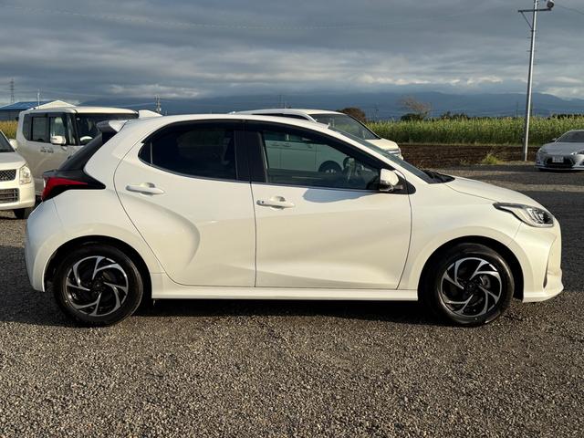 ヤリス ハイブリッドＺ　全周囲カメラ　ナビ　クリアランスソナー　オートクルーズコントロール　衝突被害軽減システム　アルミホイール　ＬＥＤヘッドランプ　スマートキー　電動格納ミラー　シートヒーター　ＣＶＴ　盗難防止システム（14枚目）