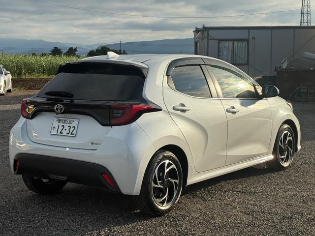 ヤリス ハイブリッドＺ　全周囲カメラ　ナビ　クリアランスソナー　オートクルーズコントロール　衝突被害軽減システム　アルミホイール　ＬＥＤヘッドランプ　スマートキー　電動格納ミラー　シートヒーター　ＣＶＴ　盗難防止システム（15枚目）