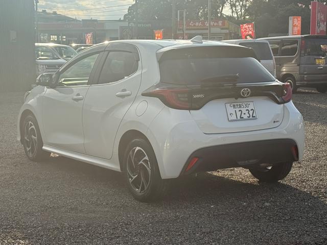 ヤリス ハイブリッドＺ　全周囲カメラ　ナビ　クリアランスソナー　オートクルーズコントロール　衝突被害軽減システム　アルミホイール　ＬＥＤヘッドランプ　スマートキー　電動格納ミラー　シートヒーター　ＣＶＴ　盗難防止システム（17枚目）