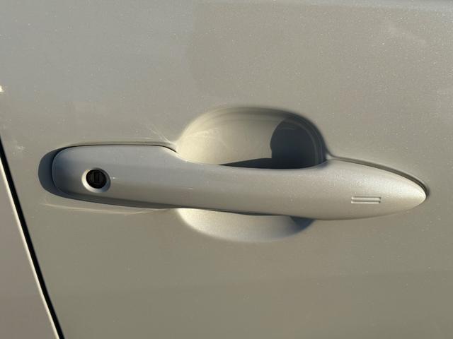 ヤリス ハイブリッドＺ　全周囲カメラ　ナビ　クリアランスソナー　オートクルーズコントロール　衝突被害軽減システム　アルミホイール　ＬＥＤヘッドランプ　スマートキー　電動格納ミラー　シートヒーター　ＣＶＴ　盗難防止システム（21枚目）