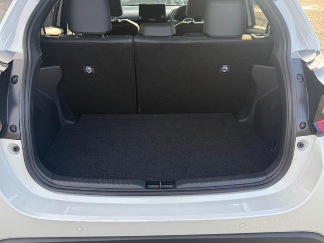 ヤリス ハイブリッドＺ　全周囲カメラ　ナビ　クリアランスソナー　オートクルーズコントロール　衝突被害軽減システム　アルミホイール　ＬＥＤヘッドランプ　スマートキー　電動格納ミラー　シートヒーター　ＣＶＴ　盗難防止システム（33枚目）