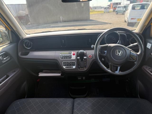 Ｎ－ＯＮＥ プレミアム　バックカメラ　オートライト　ＨＩＤ　スマートキー　アイドリングストップ　電動格納ミラー　ベンチシート　ＣＶＴ　盗難防止システム　ＡＢＳ　ＥＳＣ　ＣＤ　アルミホイール　衝突安全ボディ　エアコン（2枚目）