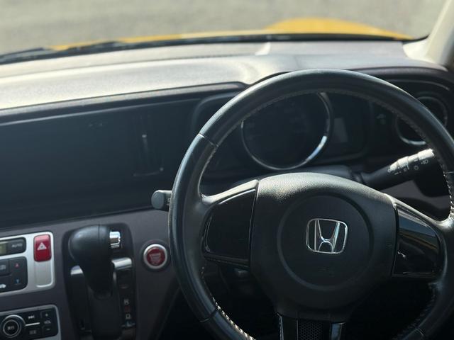 Ｎ－ＯＮＥ プレミアム　バックカメラ　オートライト　ＨＩＤ　スマートキー　アイドリングストップ　電動格納ミラー　ベンチシート　ＣＶＴ　盗難防止システム　ＡＢＳ　ＥＳＣ　ＣＤ　アルミホイール　衝突安全ボディ　エアコン（3枚目）