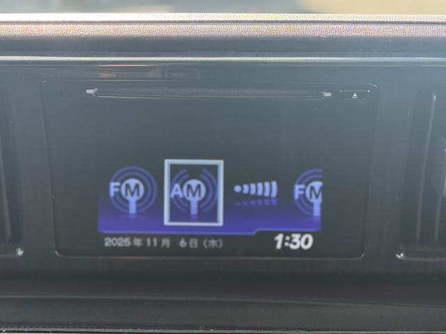 Ｎ－ＯＮＥ プレミアム　バックカメラ　オートライト　ＨＩＤ　スマートキー　アイドリングストップ　電動格納ミラー　ベンチシート　ＣＶＴ　盗難防止システム　ＡＢＳ　ＥＳＣ　ＣＤ　アルミホイール　衝突安全ボディ　エアコン（5枚目）